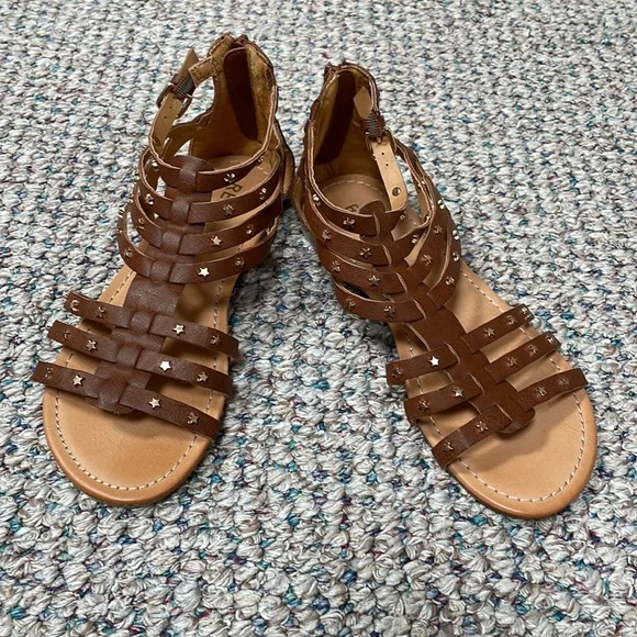 Open toed star sandals - Picture 1 of 6
